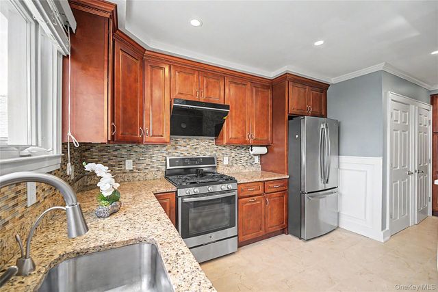 282 Houston Avenue, Mineola, NY 11501