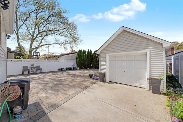 282 Houston Avenue, Mineola, NY 11501