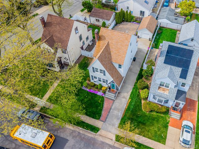 282 Houston Avenue, Mineola, NY 11501