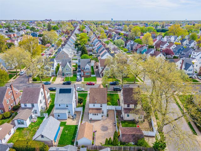282 Houston Avenue, Mineola, NY 11501