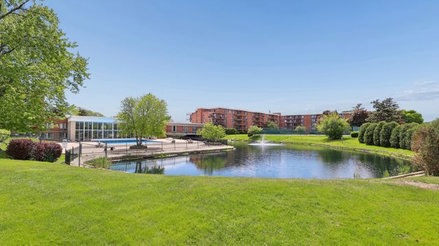18 E Old Willow Road 504N, Prospect Heights, IL 60070