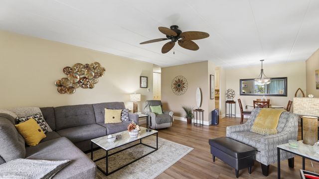 18 E Old Willow Road 504N, Prospect Heights, IL 60070