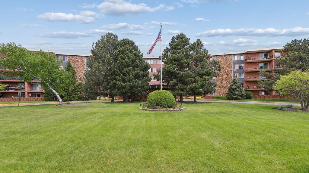 18 E Old Willow Road 504N, Prospect Heights, IL 60070