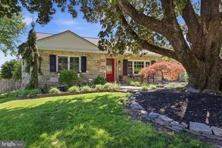 750 SWEETBRIAR DR, Warminster, PA 18974