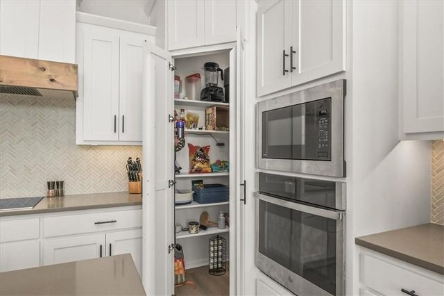 2533 SW Old Port Road, Lee's Summit, MO 64082