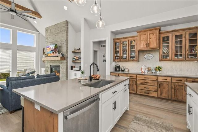 2533 SW Old Port Road, Lee's Summit, MO 64082