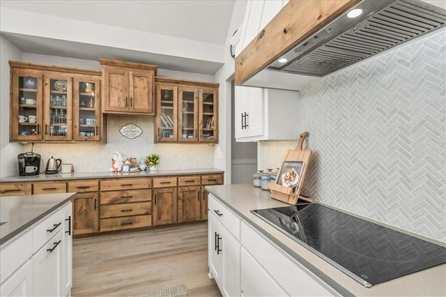 2533 SW Old Port Road, Lee's Summit, MO 64082