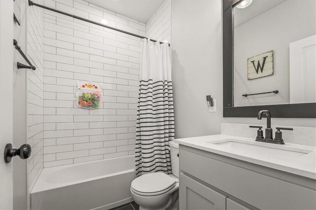 2533 SW Old Port Road, Lee's Summit, MO 64082