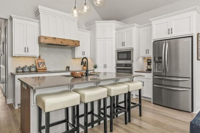 2533 SW Old Port Road, Lee's Summit, MO 64082