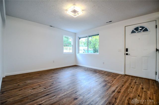 16 Laurel Road, Medway, OH 45341