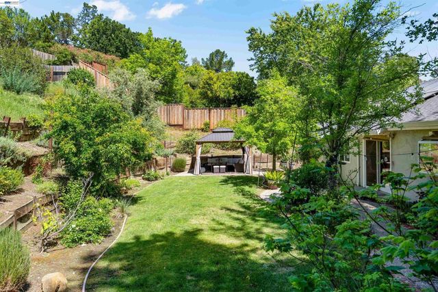 1413 Goleta Ct, Walnut Creek, CA 94597