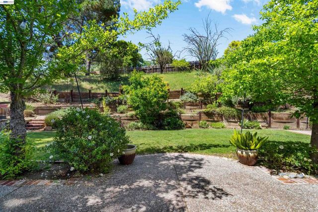 1413 Goleta Ct, Walnut Creek, CA 94597