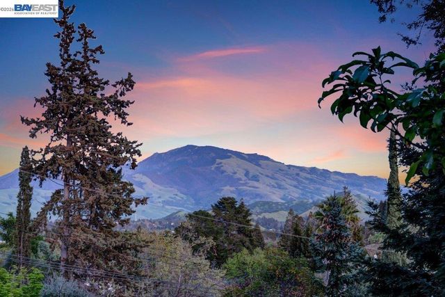 1413 Goleta Ct, Walnut Creek, CA 94597