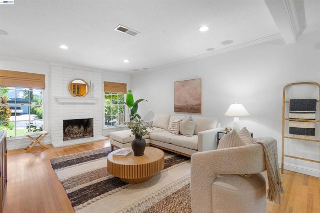 1413 Goleta Ct, Walnut Creek, CA 94597