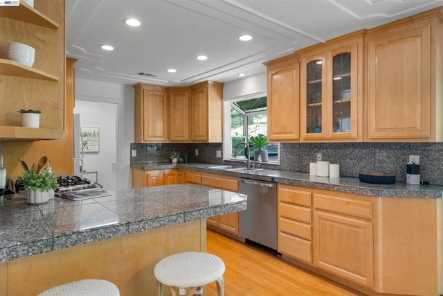 1413 Goleta Ct, Walnut Creek, CA 94597