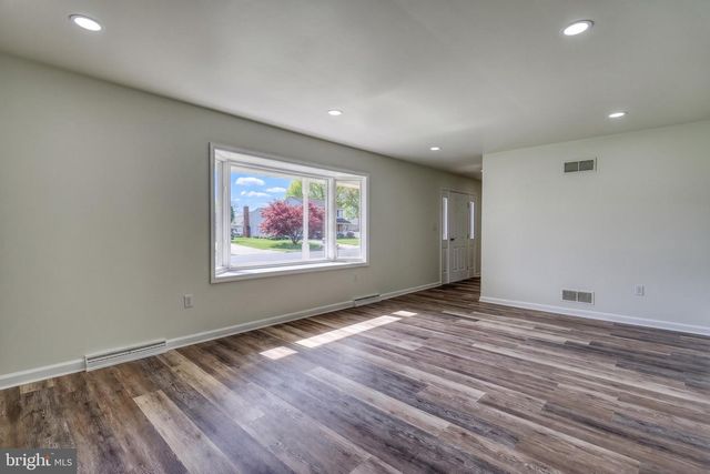 18 BOURBON RED DRIVE, Mechanicsburg, PA 17050