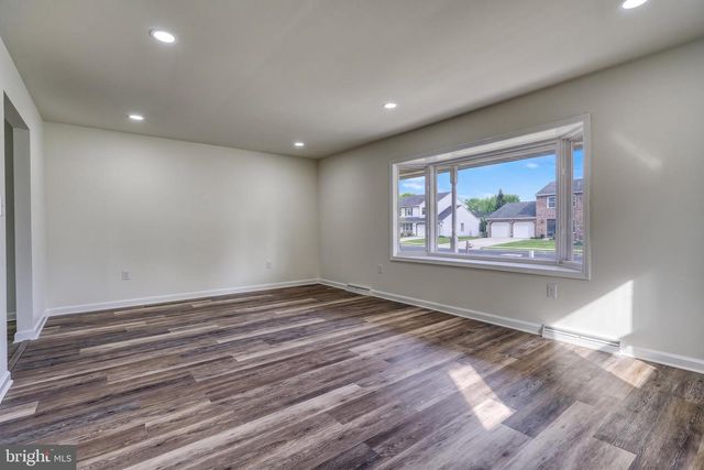 18 BOURBON RED DRIVE, Mechanicsburg, PA 17050