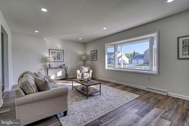 18 BOURBON RED DRIVE, Mechanicsburg, PA 17050