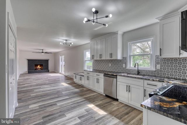 18 BOURBON RED DRIVE, Mechanicsburg, PA 17050