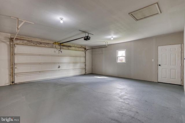 18 BOURBON RED DRIVE, Mechanicsburg, PA 17050