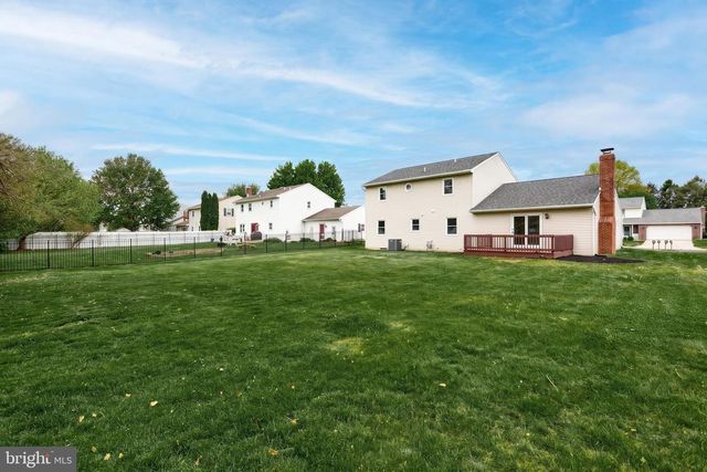 18 BOURBON RED DRIVE, Mechanicsburg, PA 17050