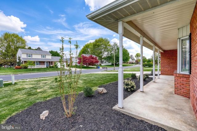 18 BOURBON RED DRIVE, Mechanicsburg, PA 17050