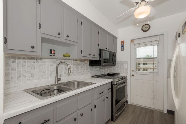 801 Pine Drive 20, Pompano Beach, FL 33060