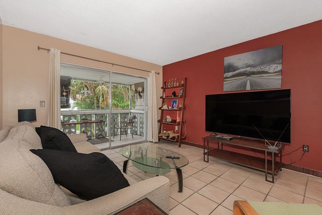 801 Pine Drive 20, Pompano Beach, FL 33060