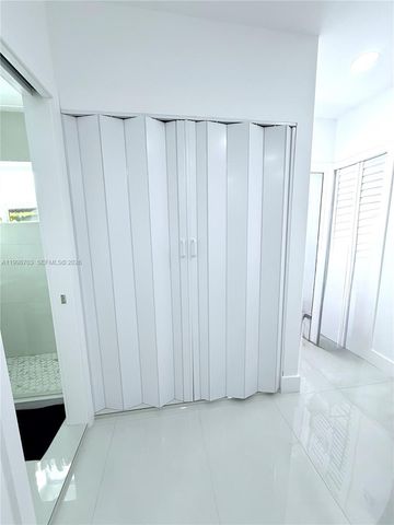 4600 W 8th Ave B, Hialeah, FL 33012