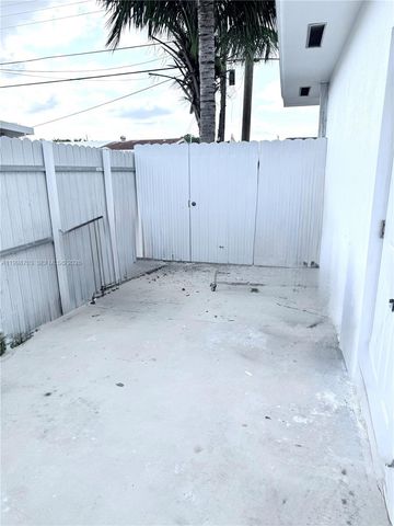 4600 W 8th Ave B, Hialeah, FL 33012