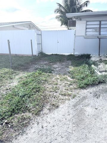 4600 W 8th Ave B, Hialeah, FL 33012