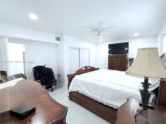 4600 W 8th Ave B, Hialeah, FL 33012