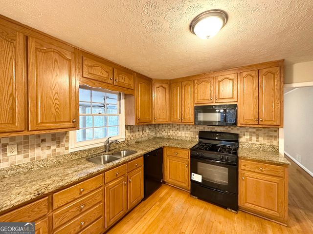 3138 Beechwood Drive, Lithia Springs, GA 30122