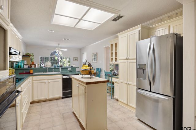 3401 W FM 1910, Jacksonville, TX 75766