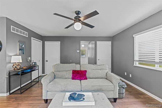 2948 Newberry Road, Waterford, MI 48329