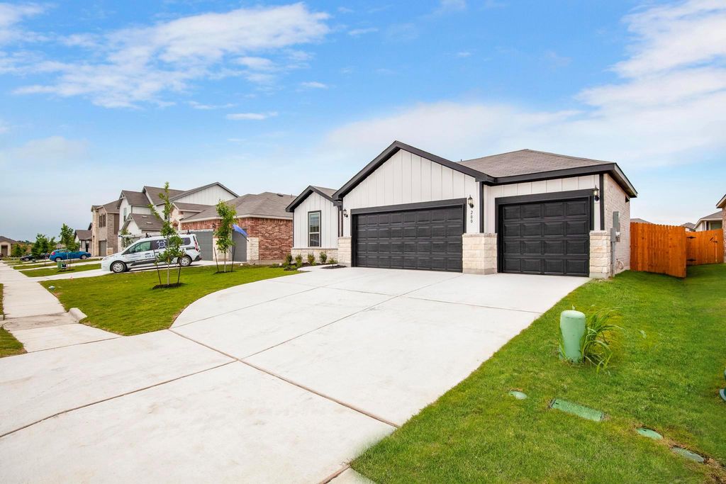 200 Janice RD, Taylor, TX 76574