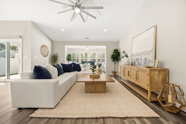 3725 Park Pointe Ave., Little River, SC 29566