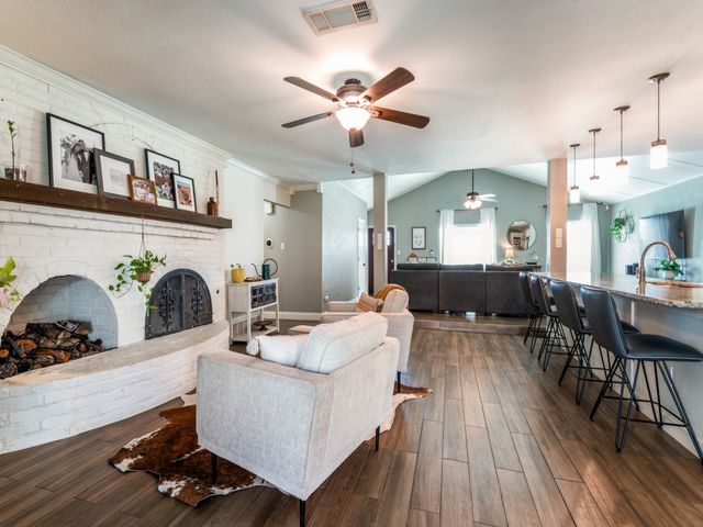 716 Thousand Oaks Drive, Hurst, TX 76054