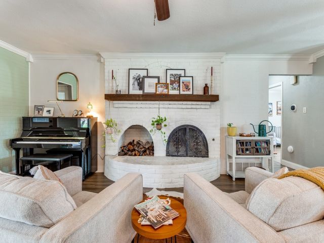 716 Thousand Oaks Drive, Hurst, TX 76054