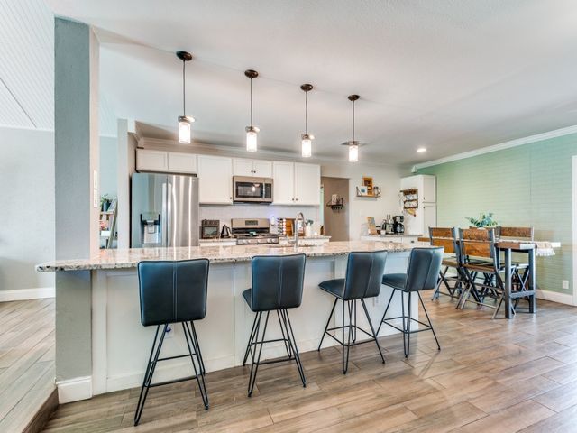 716 Thousand Oaks Drive, Hurst, TX 76054