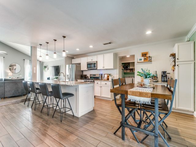 716 Thousand Oaks Drive, Hurst, TX 76054