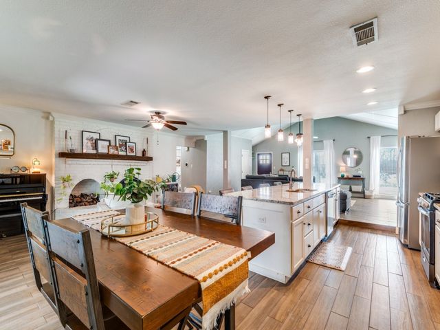 716 Thousand Oaks Drive, Hurst, TX 76054