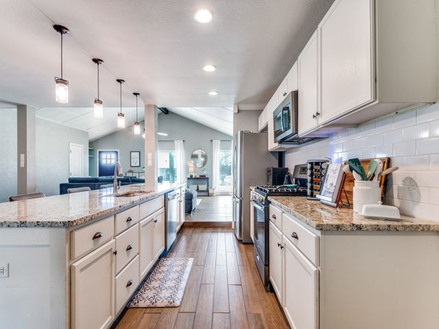 716 Thousand Oaks Drive, Hurst, TX 76054