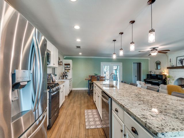 716 Thousand Oaks Drive, Hurst, TX 76054