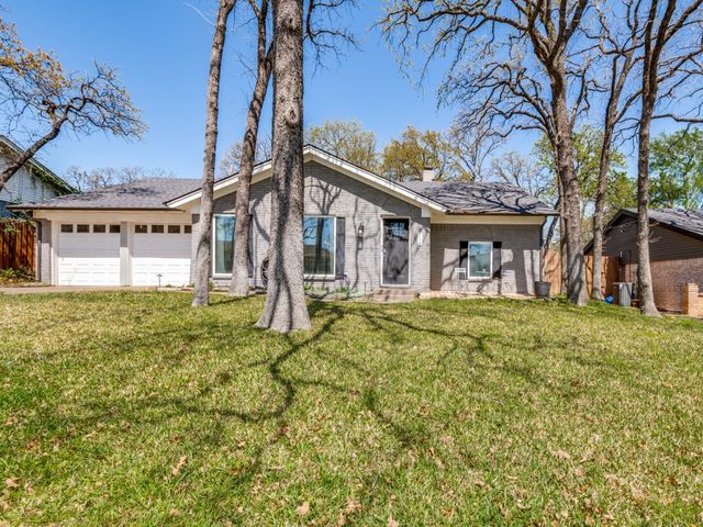 716 Thousand Oaks Drive, Hurst, TX 76054