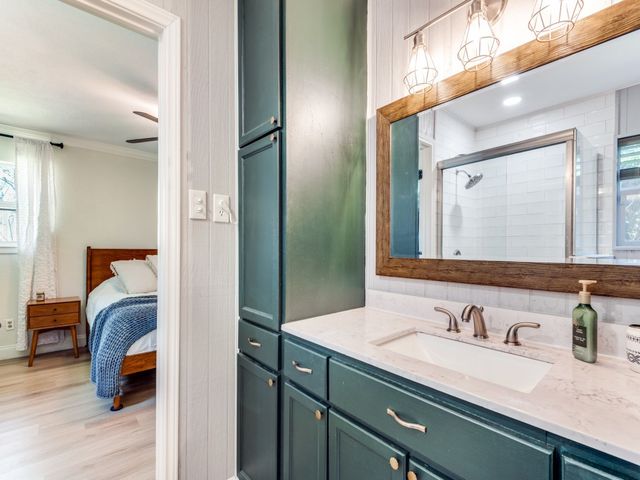 716 Thousand Oaks Drive, Hurst, TX 76054