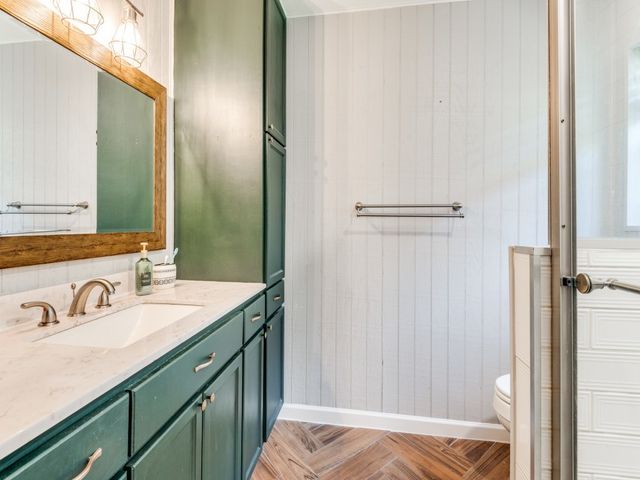 716 Thousand Oaks Drive, Hurst, TX 76054