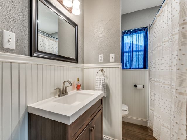 716 Thousand Oaks Drive, Hurst, TX 76054