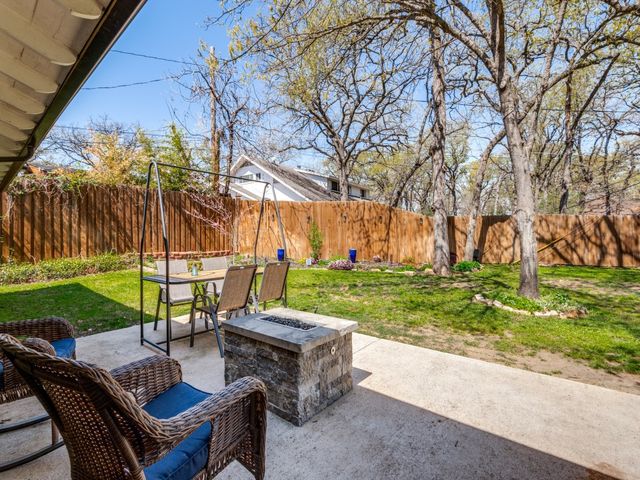 716 Thousand Oaks Drive, Hurst, TX 76054