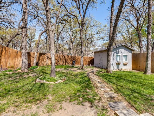 716 Thousand Oaks Drive, Hurst, TX 76054